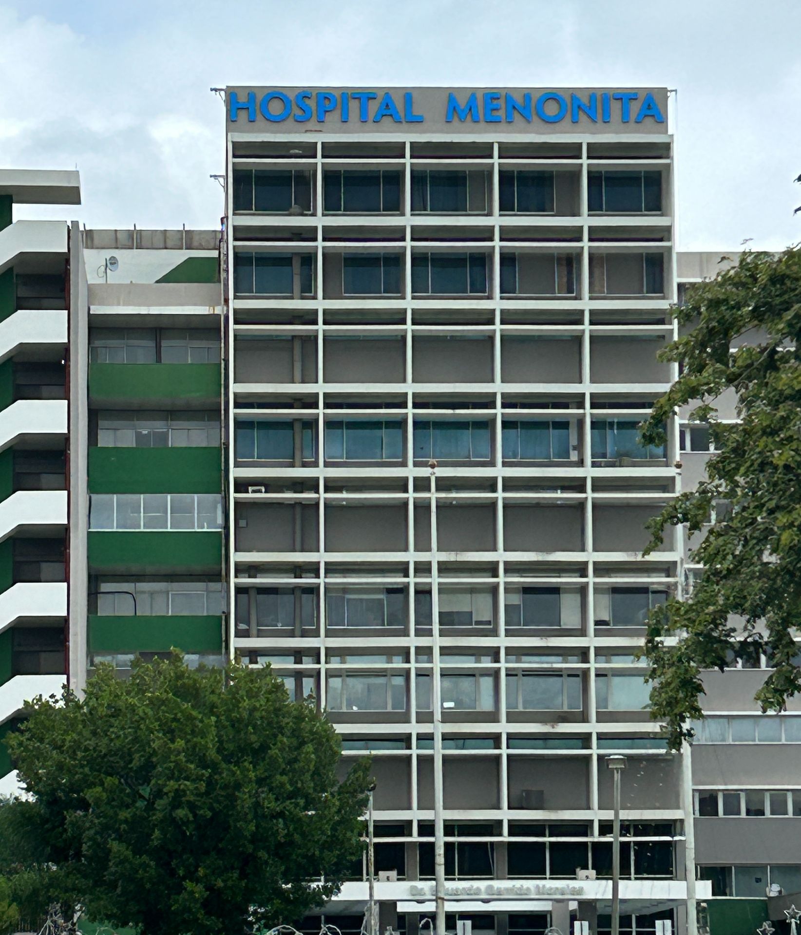 Hospital Menonita Caguas Front lit 2 (edited)-175829326696702e1cd171ca7565b927b77248cc9f4c29eef1