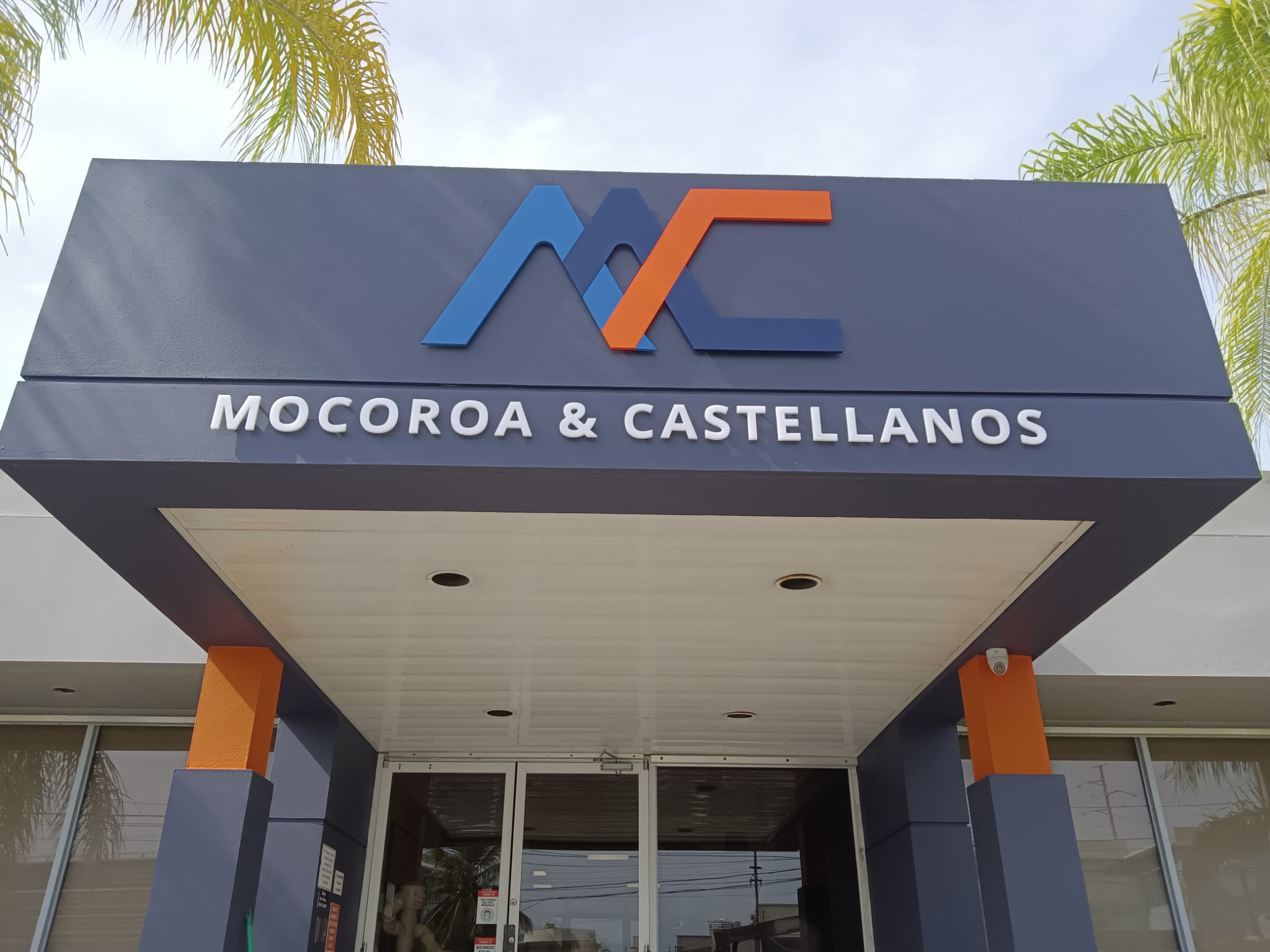 Mocoroa & Castellanos - Acrílico 1:2in.